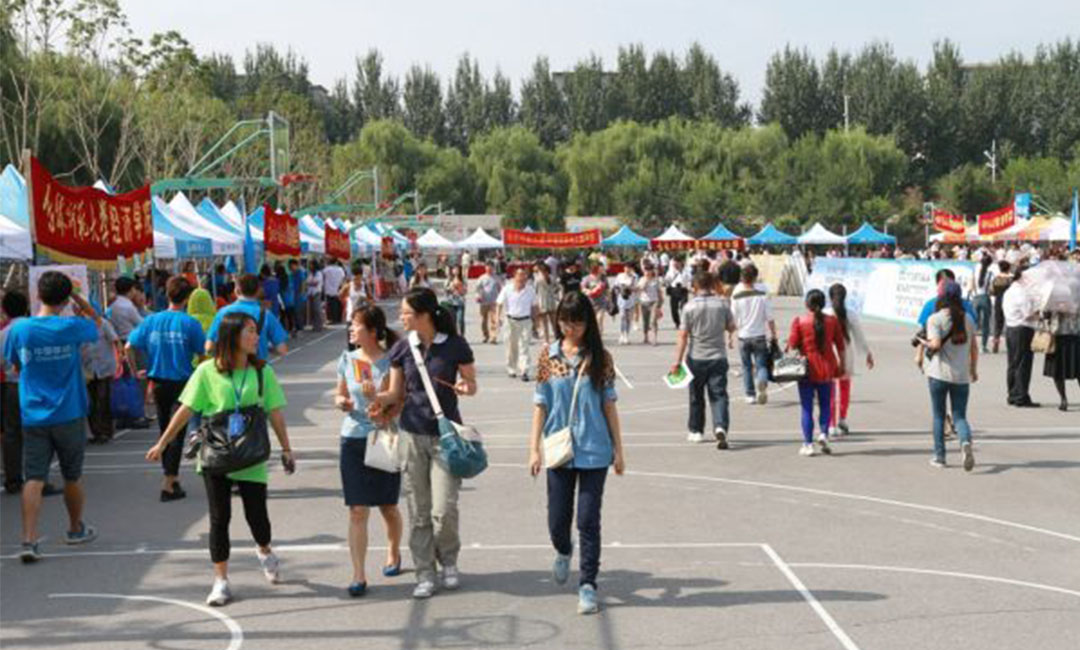 梁平梁平汇华学院新生招商活动策划